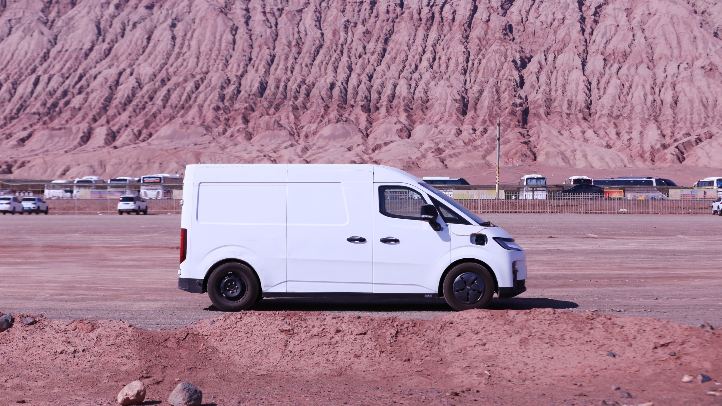 MAGICWAY transportbil i profil som visar karosslängden
